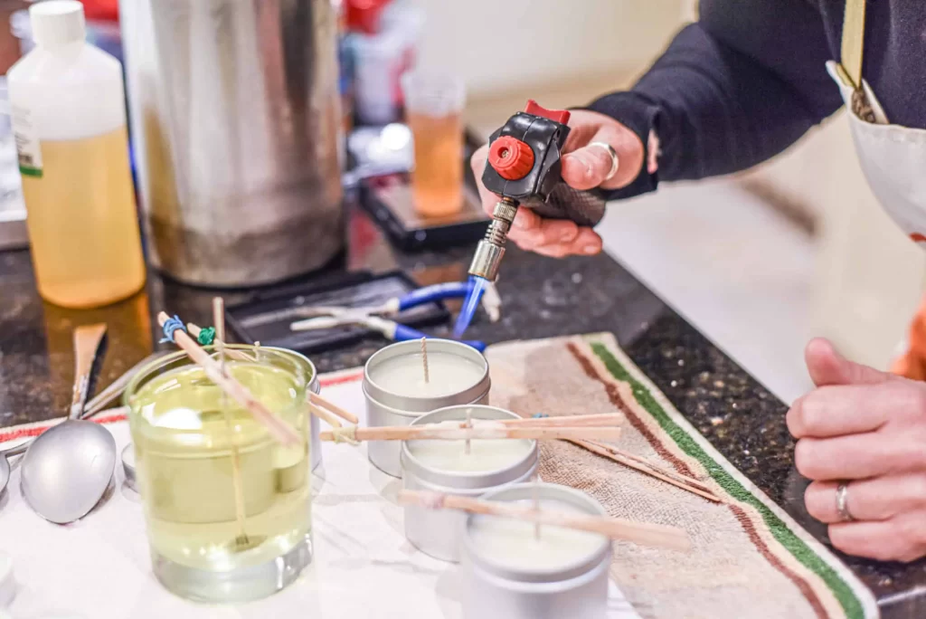 مراحل استفاده از پارافین مایع در تولید شمع